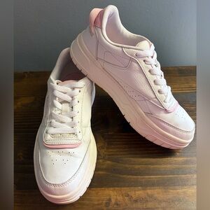 Reebok Classic Kids White & Pink Low-Top Sneakers Fits like Women’s 6-6.5